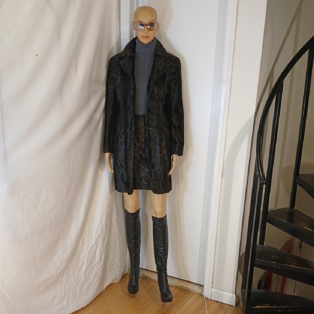 Sunning NWOT Tahari Black & Grey Leopard Print 2pc Skirt Suit